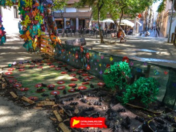 Фотоотчёт: Пласа дель Норд (Plaça del Nord) Летом каждая бука жива (A l’estiu tota cuca viu) - Феста Майор де Грасиа 2023 (Festa Major de Gràcia 2023)