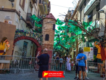 Фотоотчёт: Улица Верди (carrer Verdi) Флейтист из Гамельна (El flautista d'Hamelín) - Феста Майор де Грасиа 2023 (Festa Major de Gràcia 2023)