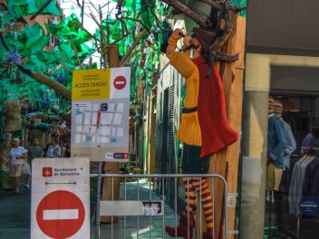 Фотоотчёт: Улица Верди (carrer Verdi) Флейтист из Гамельна (El flautista d'Hamelín) - Феста Майор де Грасиа 2023 (Festa Major de Gràcia 2023)