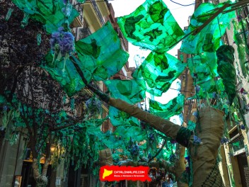 Фотоотчёт: Улица Верди (carrer Verdi) Флейтист из Гамельна (El flautista d'Hamelín) - Феста Майор де Грасиа 2023 (Festa Major de Gràcia 2023)