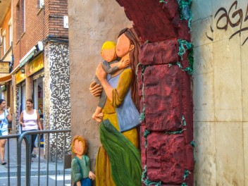 Фотоотчёт: Улица Верди (carrer Verdi) Флейтист из Гамельна (El flautista d'Hamelín) - Феста Майор де Грасиа 2023 (Festa Major de Gràcia 2023)