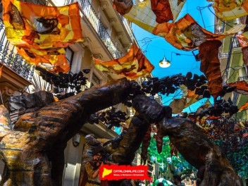 Фотоотчёт: Улица Верди (carrer Verdi) Флейтист из Гамельна (El flautista d'Hamelín) - Феста Майор де Грасиа 2023 (Festa Major de Gràcia 2023)
