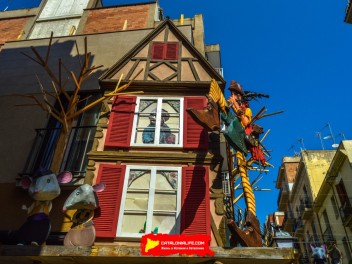 Фотоотчёт: Улица Верди (carrer Verdi) Флейтист из Гамельна (El flautista d'Hamelín) - Феста Майор де Грасиа 2023 (Festa Major de Gràcia 2023)