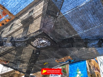 Фотоотчёт: Улица Ла Перла (carrer La Perla) Канализация (Perlagueram) - Феста Майор де Грасиа 2023 (Festa Major de Gràcia 2023)