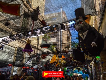 Фотоотчёт: Улица Ла Перла (carrer La Perla) Канализация (Perlagueram) - Феста Майор де Грасиа 2023 (Festa Major de Gràcia 2023)