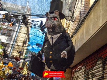 Фотоотчёт: Улица Ла Перла (carrer La Perla) Канализация (Perlagueram) - Феста Майор де Грасиа 2023 (Festa Major de Gràcia 2023)