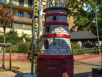 Фотоотчёт: Пласа дель Побле Хитано (Plaça del Poble Gitano) Бумажный корабль (El vaixell de paper) - Феста Майор де Грасиа 2023 (Festa Major de Gràcia 2023)