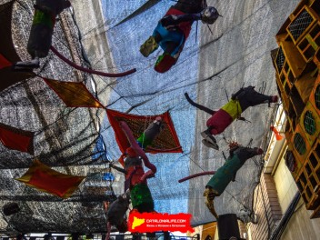 Фотоотчёт: Улица Ла Перла (carrer La Perla) Канализация (Perlagueram) - Феста Майор де Грасиа 2023 (Festa Major de Gràcia 2023)