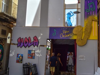 Фотоотчёт: Травессия де Сант Антони (Travessia de Sant Antoni) Переправа через Новый Орлеан (Travessia de New Orleans) - Феста Майор де Грасиа 2023 (Festa Major de Gràcia 2023)
