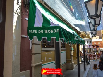Фотоотчёт: Травессия де Сант Антони (Travessia de Sant Antoni) Переправа через Новый Орлеан (Travessia de New Orleans) - Феста Майор де Грасиа 2023 (Festa Major de Gràcia 2023)