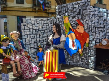 Фотоотчёт: Пласа де ла Вила (Plaça de la Vila) Любая ночь - солнечная (Qualsevol nit pot sortir el sol) - Феста Майор де Грасиа 2023 (Festa Major de Gràcia 2023)