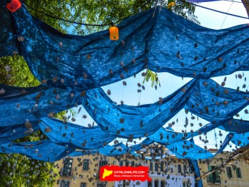 Фотоотчёт: Пласа де ла Вила (Plaça de la Vila) Любая ночь - солнечная (Qualsevol nit pot sortir el sol) - Феста Майор де Грасиа 2023 (Festa Major de Gràcia 2023)