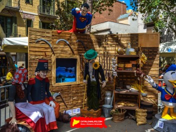 Фотоотчёт: Пласа де ла Вила (Plaça de la Vila) Любая ночь - солнечная (Qualsevol nit pot sortir el sol) - Феста Майор де Грасиа 2023 (Festa Major de Gràcia 2023)