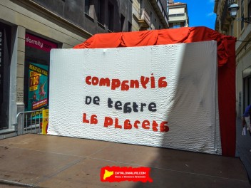 Фотоотчёт: Пласета де Сант Микель (Placeta de Sant Miquel) Театр теней. Компания La Placeta (“Teatret d’ombres. Companyia La Placeta) - Феста Майор де Грасиа 2023 (Festa Major de Gràcia 2023)