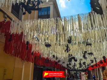 Фотоотчёт: Пласета де Сант Микель (Placeta de Sant Miquel) Театр теней. Компания La Placeta (“Teatret d’ombres. Companyia La Placeta) - Феста Майор де Грасиа 2023 (Festa Major de Gràcia 2023)