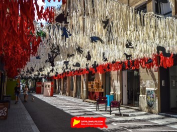 Фотоотчёт: Пласета де Сант Микель (Placeta de Sant Miquel) Театр теней. Компания La Placeta (“Teatret d’ombres. Companyia La Placeta) - Феста Майор де Грасиа 2023 (Festa Major de Gràcia 2023)