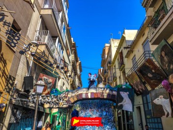 Фотоотчёт: Улица Верди (carrer Verdi) Флейтист из Гамельна (El flautista d'Hamelín) - Феста Майор де Грасиа 2023 (Festa Major de Gràcia 2023)