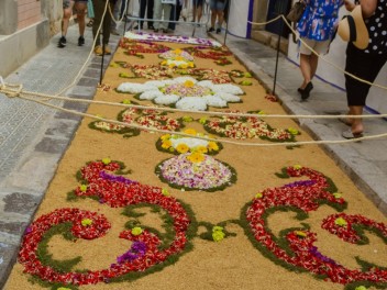 Ковры из цветов в Ситжесе, 2024 / Catifes de flors de Sitges, 2024 / Alfombras de Flores Naturales, Sitges, 2024