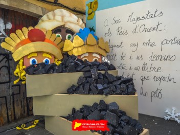 Фотоотчёт: Улица Фратернитат де Байш (carrer Fraternitat de Baix) Рождество (Nadal) - Феста Майор де Грасиа 2023 (Festa Major de Gràcia 2023)