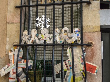 Фотоотчёт: Улица Фратернитат де Байш (carrer Fraternitat de Baix) Рождество (Nadal) - Феста Майор де Грасиа 2023 (Festa Major de Gràcia 2023)