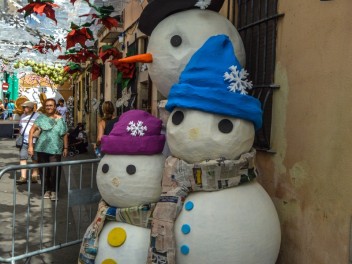 Фотоотчёт: Улица Фратернитат де Байш (carrer Fraternitat de Baix) Рождество (Nadal) - Феста Майор де Грасиа 2023 (Festa Major de Gràcia 2023)
