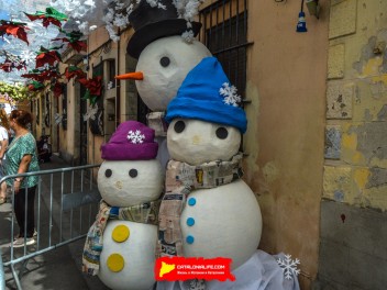 Фотоотчёт: Улица Фратернитат де Байш (carrer Fraternitat de Baix) Рождество (Nadal) - Феста Майор де Грасиа 2023 (Festa Major de Gràcia 2023)