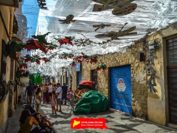 Фотоотчёт: Улица Фратернитат де Байш (carrer Fraternitat de Baix) Рождество (Nadal) - Феста Майор де Грасиа 2023 (Festa Major de Gràcia 2023)