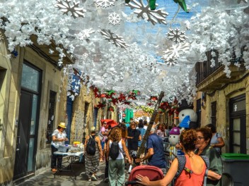 Фотоотчёт: Улица Фратернитат де Байш (carrer Fraternitat de Baix) Рождество (Nadal) - Феста Майор де Грасиа 2023 (Festa Major de Gràcia 2023)