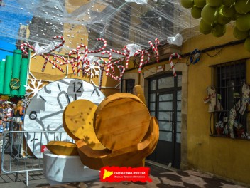 Фотоотчёт: Улица Фратернитат де Байш (carrer Fraternitat de Baix) Рождество (Nadal) - Феста Майор де Грасиа 2023 (Festa Major de Gràcia 2023)