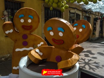 Фотоотчёт: Улица Фратернитат де Байш (carrer Fraternitat de Baix) Рождество (Nadal) - Феста Майор де Грасиа 2023 (Festa Major de Gràcia 2023)