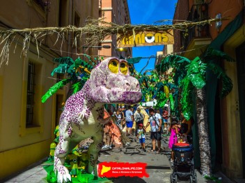 Фотоотчёт: Улица Ллуис Вивес (carrer Lluís Vives) Миньоны (Minions) - Феста Майор де Грасиа 2023 (Festa Major de Gràcia 2023)