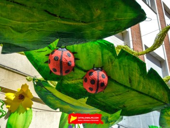 Фотоотчёт: Улица Периль (carrer Perill) Наука о насекомых (Insectes en Perill) - Феста Майор де Грасиа 2023 (Festa Major de Gràcia 2023)