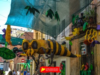 Фотоотчёт: Улица Периль (carrer Perill) Наука о насекомых (Insectes en Perill) - Феста Майор де Грасиа 2023 (Festa Major de Gràcia 2023)