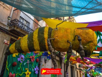 Фотоотчёт: Улица Периль (carrer Perill) Наука о насекомых (Insectes en Perill) - Феста Майор де Грасиа 2023 (Festa Major de Gràcia 2023)
