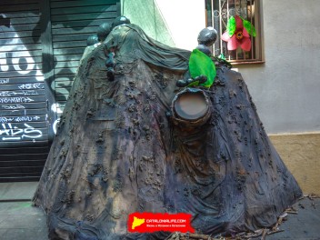 Фотоотчёт: Улица Периль (carrer Perill) Наука о насекомых (Insectes en Perill) - Феста Майор де Грасиа 2023 (Festa Major de Gràcia 2023)