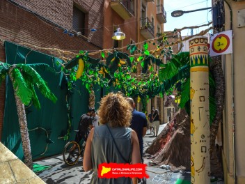 Фотоотчёт: Улица Периль (carrer Perill) Наука о насекомых (Insectes en Perill) - Феста Майор де Грасиа 2023 (Festa Major de Gràcia 2023)