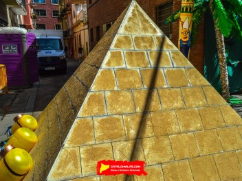 Фотоотчёт: Улица Ллуис Вивес (carrer Lluís Vives) Миньоны (Minions) - Феста Майор де Грасиа 2023 (Festa Major de Gràcia 2023)