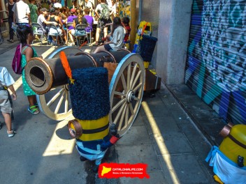 Фотоотчёт: Улица Ллуис Вивес (carrer Lluís Vives) Миньоны (Minions) - Феста Майор де Грасиа 2023 (Festa Major de Gràcia 2023)
