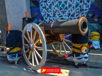 Фотоотчёт: Улица Ллуис Вивес (carrer Lluís Vives) Миньоны (Minions) - Феста Майор де Грасиа 2023 (Festa Major de Gràcia 2023)