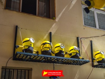 Фотоотчёт: Улица Ллуис Вивес (carrer Lluís Vives) Миньоны (Minions) - Феста Майор де Грасиа 2023 (Festa Major de Gràcia 2023)