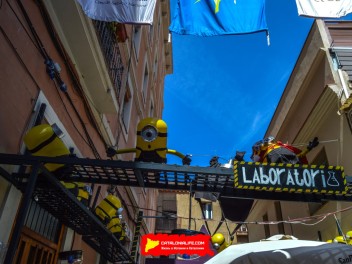 Фотоотчёт: Улица Ллуис Вивес (carrer Lluís Vives) Миньоны (Minions) - Феста Майор де Грасиа 2023 (Festa Major de Gràcia 2023)