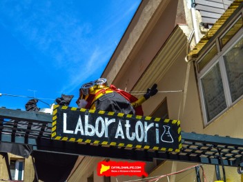 Фотоотчёт: Улица Ллуис Вивес (carrer Lluís Vives) Миньоны (Minions) - Феста Майор де Грасиа 2023 (Festa Major de Gràcia 2023)