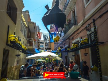 Фотоотчёт: Улица Ллуис Вивес (carrer Lluís Vives) Миньоны (Minions) - Феста Майор де Грасиа 2023 (Festa Major de Gràcia 2023)