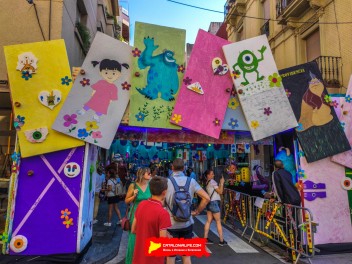 Фотоотчёт: Улица Провиденсия (carrer Providència) Provi Inc - Феста Майор де Грасиа 2023 (Festa Major de Gràcia 2023)