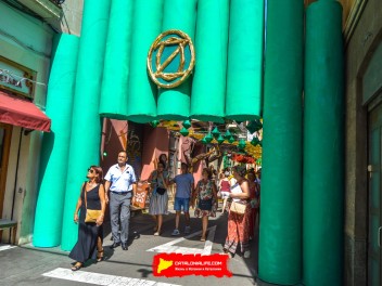 Фотоотчёт: Улица Фратернитат де Дальт (carrer Fraternitat de Dalt) Фратерния Оз (Fratern d’OZ) - Феста Майор де Грасиа 2023 (Festa Major de Gràcia 2023)