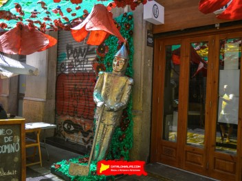 Фотоотчёт: Улица Фратернитат де Дальт (carrer Fraternitat de Dalt) Фратерния Оз (Fratern d’OZ) - Феста Майор де Грасиа 2023 (Festa Major de Gràcia 2023)