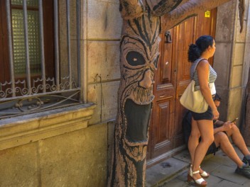 Фотоотчёт: Улица Фратернитат де Дальт (carrer Fraternitat de Dalt) Фратерния Оз (Fratern d’OZ) - Феста Майор де Грасиа 2023 (Festa Major de Gràcia 2023)