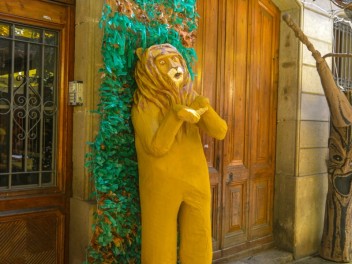 Фотоотчёт: Улица Фратернитат де Дальт (carrer Fraternitat de Dalt) Фратерния Оз (Fratern d’OZ) - Феста Майор де Грасиа 2023 (Festa Major de Gràcia 2023)