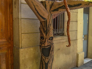 Фотоотчёт: Улица Фратернитат де Дальт (carrer Fraternitat de Dalt) Фратерния Оз (Fratern d’OZ) - Феста Майор де Грасиа 2023 (Festa Major de Gràcia 2023)