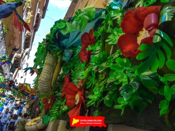 Фотоотчёт: Улица Хесус (carrer Jesús) Спасите джунгли (Selva’m) - Феста Майор де Грасиа 2023 (Festa Major de Gràcia 2023)